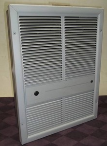 lot 131 image: Wall Heater