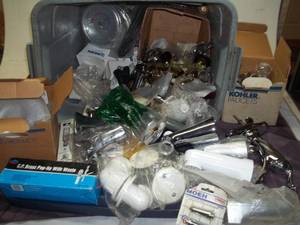 lot 136 image: Assorted Bathroom Hardware