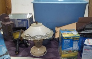 lot 154 image: Assorted Lighting