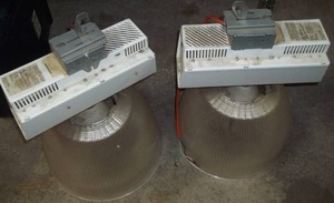 lot 179 image: HID Light Fixture