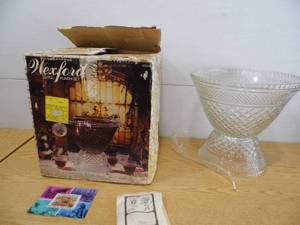 Punch Bowl - Ladel - 18 Cups