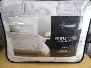 New Vera Wang Comforter Set