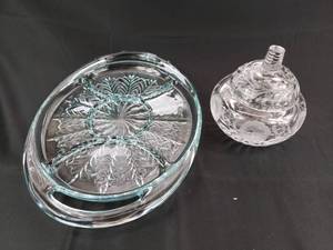 lot 7 image: Decorative Glass Serving Platter and Covered Dish  Bowl