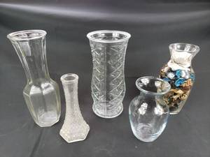 lot 10 image: 5 Clear Glass Vases, One with Potpourri In It