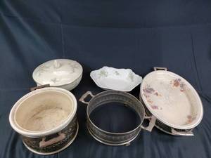 lot 17 image: Serving Dishes and Platters