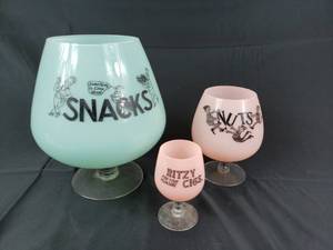 lot 21 image: Decorative Snacks, Nuts, Cigs Counter Bowls
