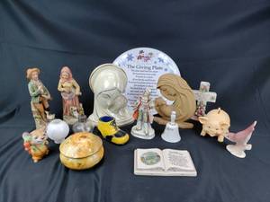 lot 22 image: Large Lot of Knick Knacks