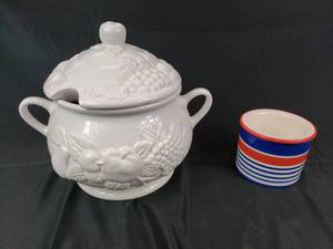 lot 28 image: Glass Pot and Warming Bowl