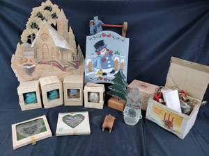 lot 36 image: Lot of Christmas Items, Hallmark