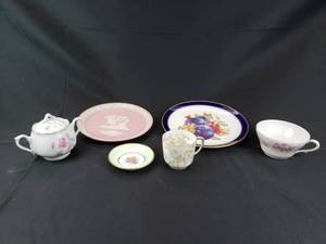 lot 40 image: Teacups Saucers Plates and Sugar Bowl