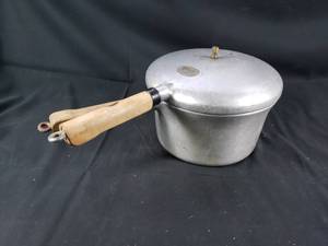 lot 83 image: Old Presto 4 QT Pressure Cooker