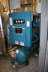 lot 4 image: Quincy Screw Air Compressor