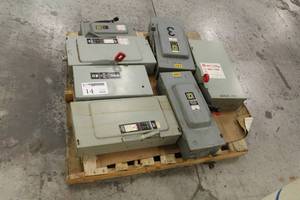 lot 14 image: Siemens I-T-E Enclosed Switch Heavy Duty 100A 3-Phase, GE Heavy Duty Safety Switch 60A, Square D General Duty Safety Switch 60A100A