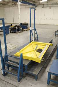 lot 8 image: Commercial Metal Steps with Platform and 3-Step Staircase
