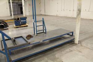 lot 11 image: Commercial Metal Steps with Platform and 3-Step Staircase