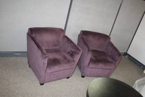 lot 82 image: Lot of (2) Office Reception Chairs