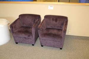 lot 84 image: Lot of (2) Office Reception Chairs