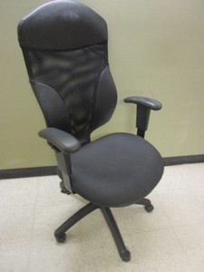lot 512 image: GLOBAL UPHOLSTERY EXECUTIVE OFFICE CHAIR