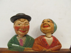 lot 260 image: Vintage Carved Wood Italian ANRI Key Rack