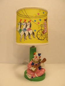 lot 264 image: Vintage Clown Playing Guitar Sears Roebuck Lamp Japan