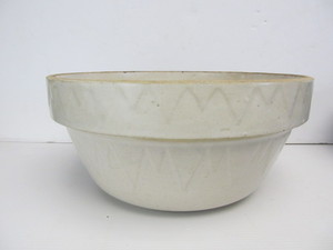 lot 279 image: Nice Group of Vintage Stoneware Mixing Bowls