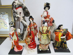 lot 286 image: Lot of 6 Japanese Geisha Girl etc Dolls