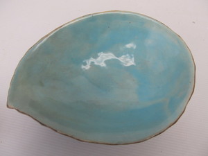 lot 252 image: Signed Antique HOLDCROFT Footed Majolica Shell Bowl