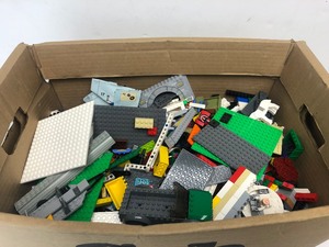 lot 129 image: Lot of Assorted LEGOS