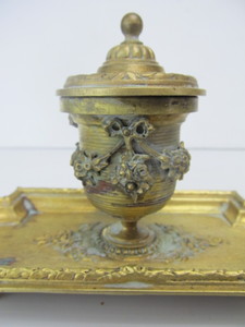 lot 253 image: Ornate Antique Solid Brass Inkwell wOriginal Glass Insert