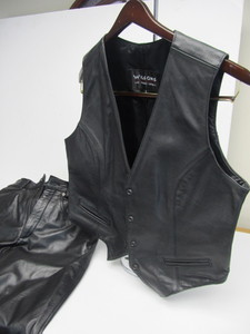 lot 134 image: Genuine Leather Motorcycle Vest & Chaps
