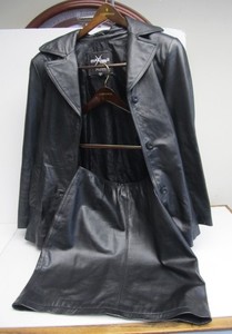 lot 135 image: Wilsons Genuine Leather Jacket & Skirt Outfit