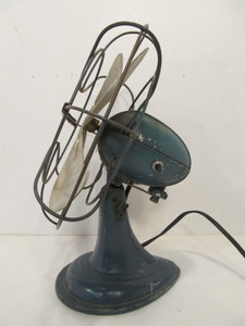 lot 13 image: Vintage Mid Century Blue WESTINGHOUSE Desk Fan