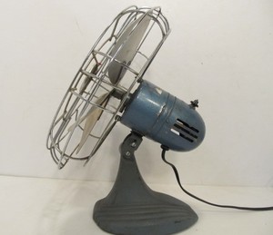lot 14 image: Vintage Mid Century Blue WESTINGHOUSE Desk Fan