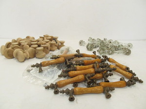 lot 23 image: Lot of Assorted Hardware Cabinet & Drawer Pulls 
