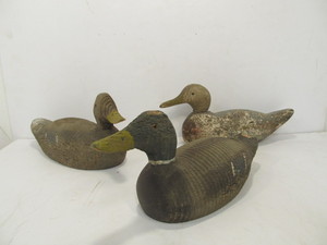 lot 29 image: 3 Vintage Carved & Painted Wooden Duck Decoys