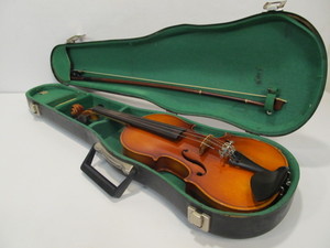 lot 39 image: Vintage Japanese Stradivarius Copy Suzuki Violin wCase