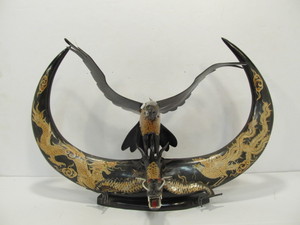 lot 8 image: Large Vintage Impressive Genuine Carve Buffalo Horn Eagle & Dragon Sculpture