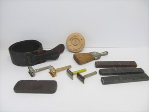 lot 70 image: Group of Vintage & Antique Shaving Items