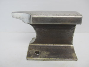 lot 73 image: Vintage Steel Anvil