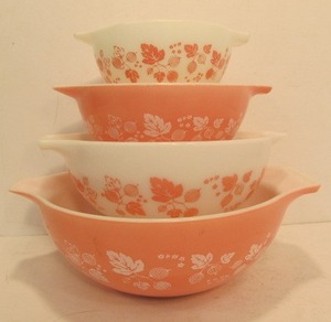 lot 102 image: Complete PYREX Pink Gooseberry Nesting Mixing bowl Set