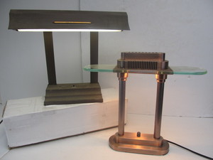 lot 128 image: 2 Working Banker Style Desk Lamps