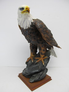 lot 152 image: Large Nicely Detailed Bald Eagle Statue