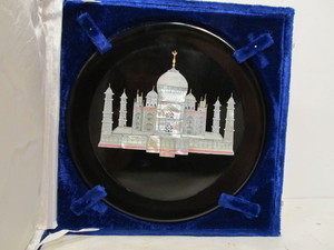 lot 139 image: Vintage Mother of Pearl Inlaid Taj Mahal Wall Plate