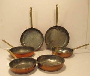lot 187 image: Old Vintage Solid Brass & Copper 6 Skillet Set