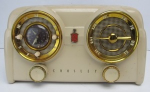 lot 205 image: Nice Vintage CROSLEY Model D-25-TN Tube Clock Radio