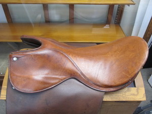 lot 215 image: Quality Leather CROSBY Lane Fox English Horse Saddle