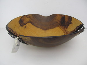 lot 229 image: Large New With Tags South African Beaded Wood Centerpiece Bowl