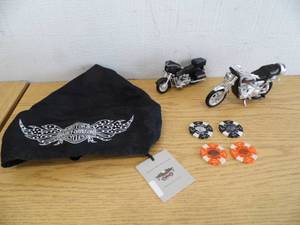 lot 6 image: Harley Davidson Motorcylce Collectibles