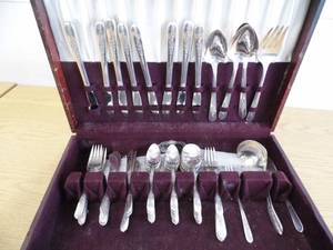 lot 13 image: Flatware w Case