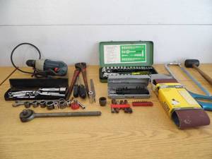 lot 17 image: Tools